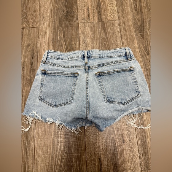 Frame Le Grand Garon High Rise Distressed Med Blue Raw Hem Denim Shorts Size 27 - Picture 4 of 4
